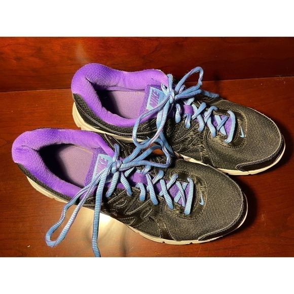 Nike Revolution 2 Women's 8 Running Shoes Black Purple Training Sneakers Gym - Picture 2 of 8
